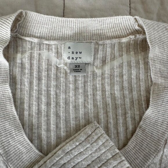 Target Women's Cream and White Jumper - Picture 3 of 3